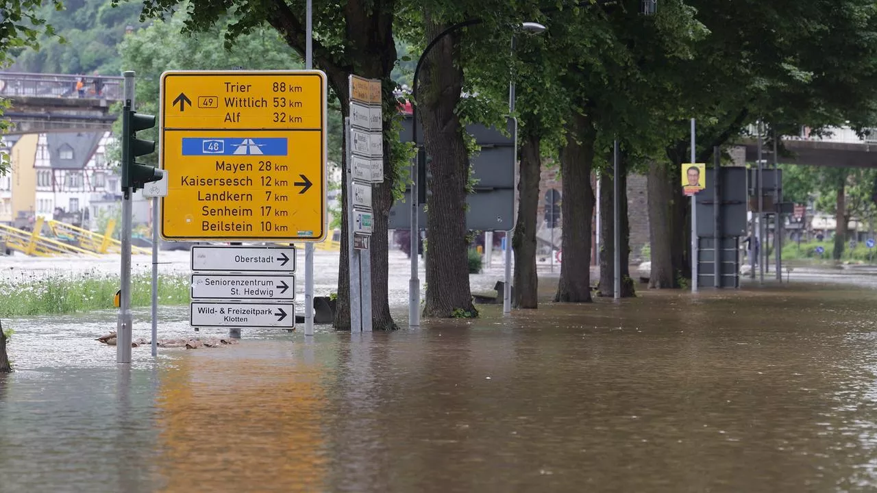 Wetter: Starkregen im Westen, Waldbrandgefahr im Osten