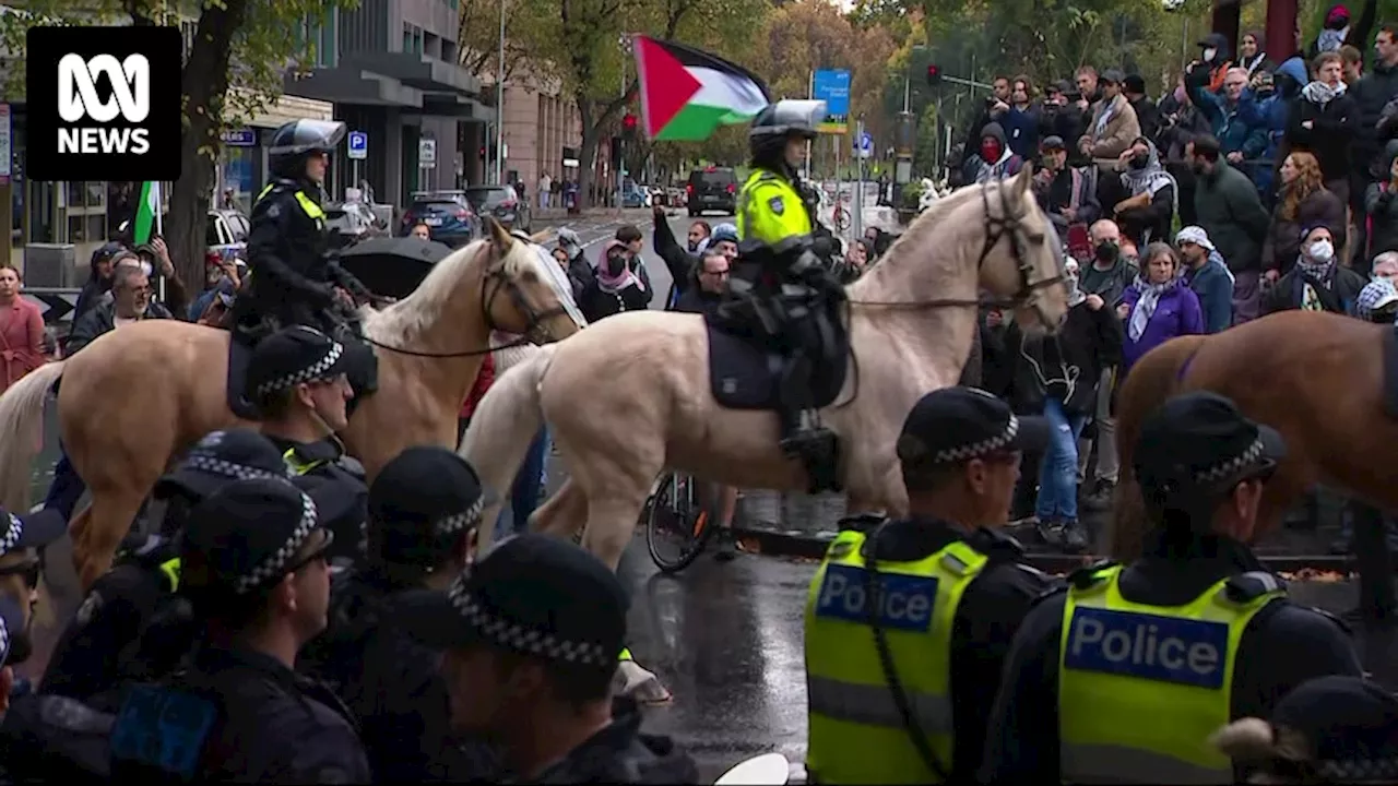 Six arrested after pro-Israel and pro-Palestinian demonstrations meet in Melbourne's CBD