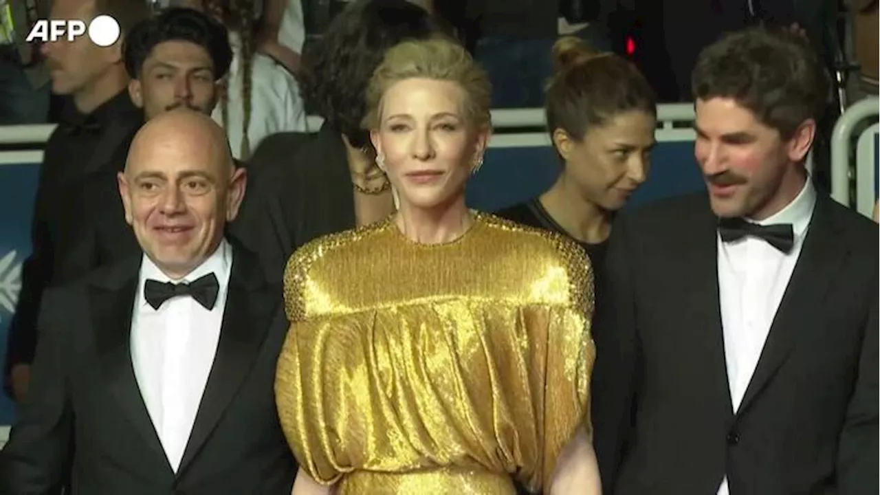 Cannes, Cate Blanchett regina del red carpet per 'Rumours'