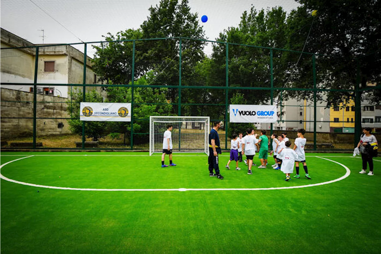 Riapre campo di calcio a Secondigliano ma si gioca solo se si va a scuola