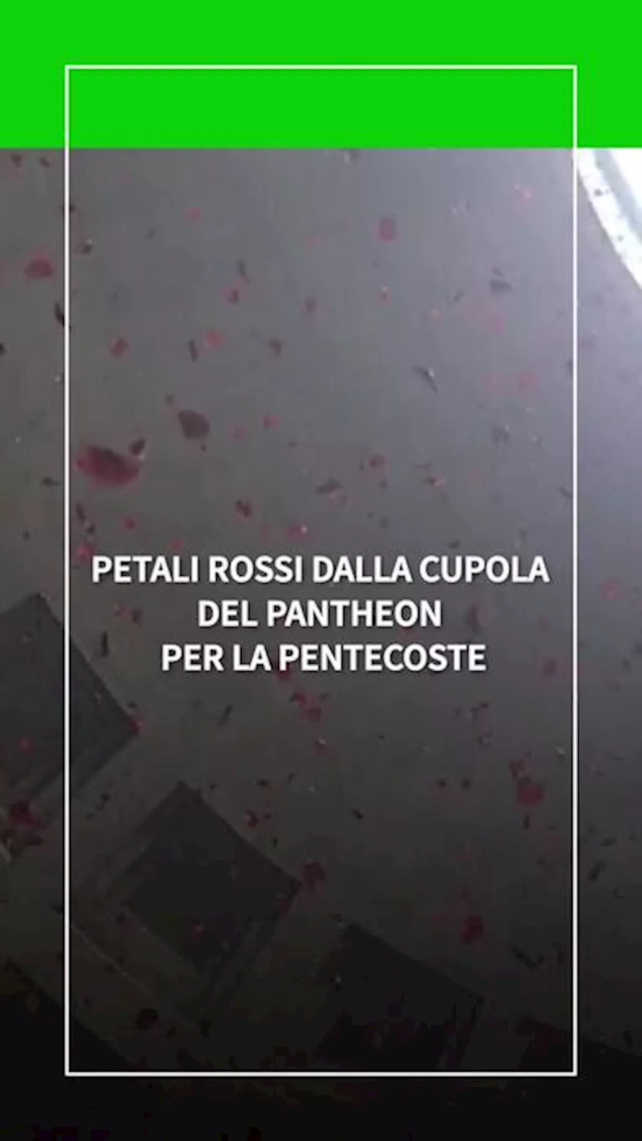 Roma, petali rossi dalla cupola del Pantheon per la Pentecoste