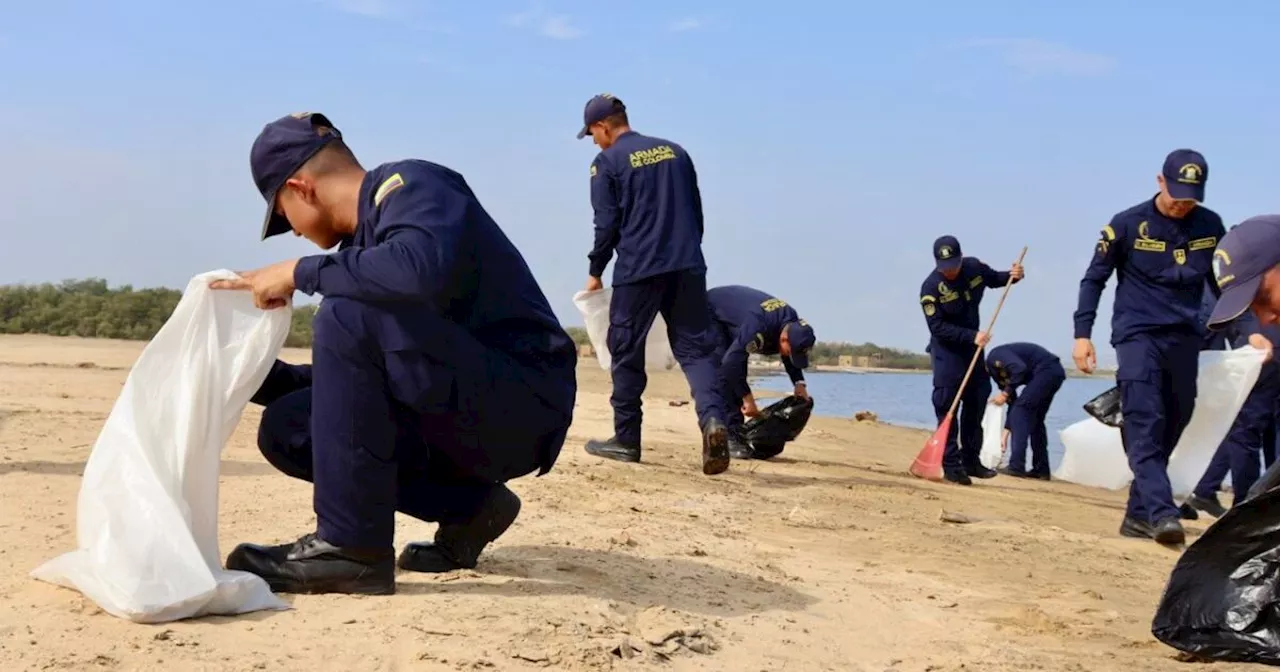 En playa de Barranquilla recolectaron dos toneladas de basuras que serán reutilizadas por la Armada