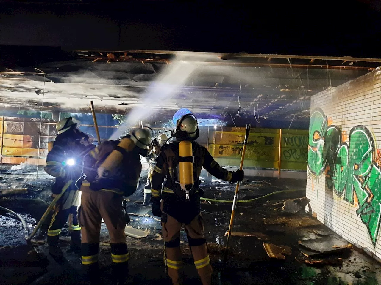 Feuer in Borbecker Gymnasium - Feuerwehr verhindert Brandausbreitung