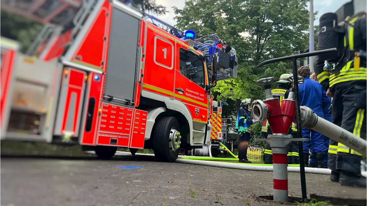 Wohnungsbrand in Bonn - 13 Verletzte nach Feuer in Mehrfamilienhaus