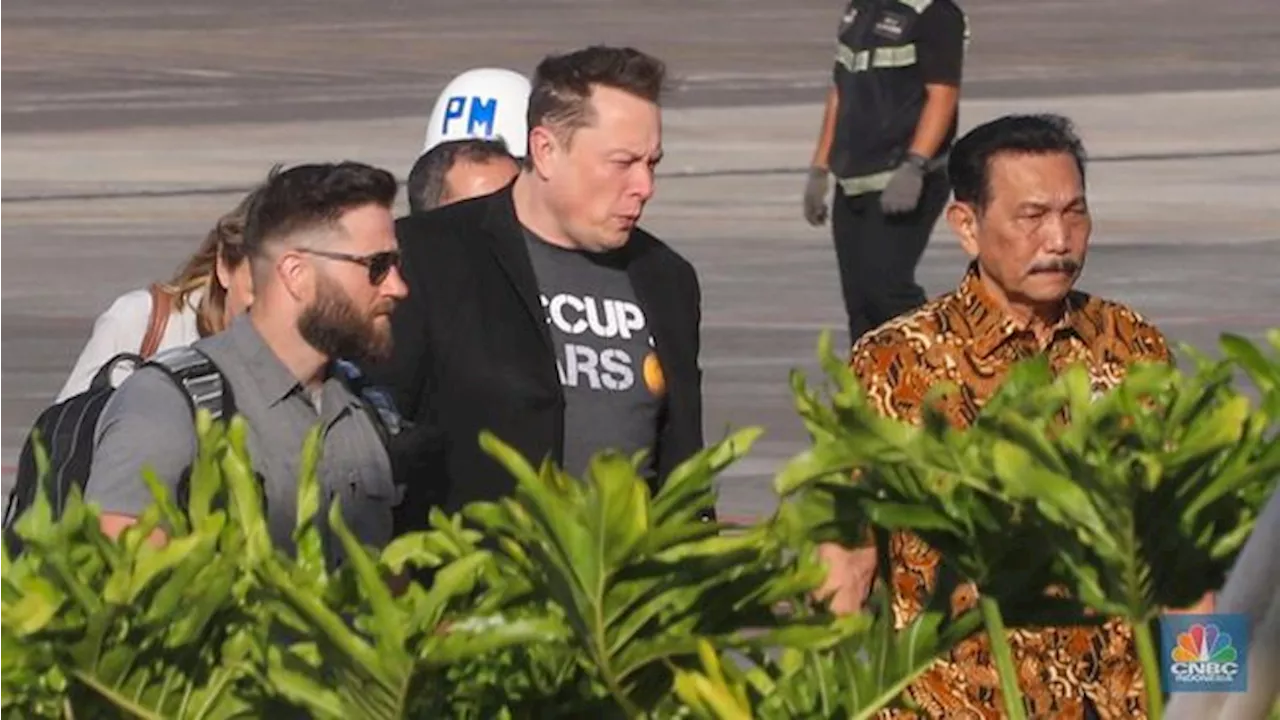 Elon Musk Datang Langsung Serahkan Starlink ke Puskesmas di Bali