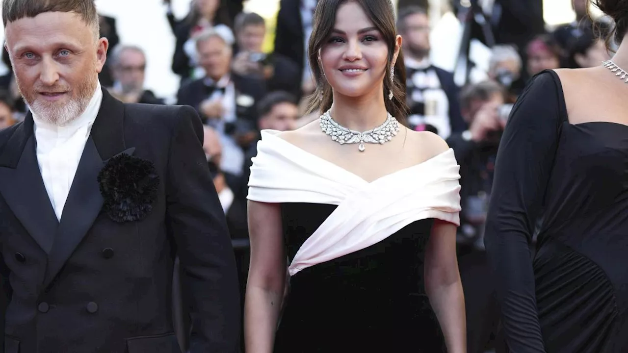 Festival di Cannes, i voti ai look: Carla Bruni eterna (9), Salma Hayek il potere ti fa bella (8), Eva Longoria e lo scollo non donante (6)