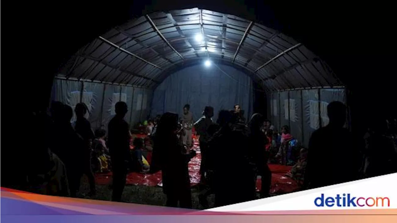 Tim SAR Evakuasi Warga di 7 Desa Imbas Erupsi Gunung Ibu Halmahera Barat