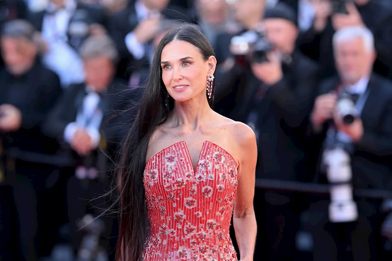 Demi Moore: escote palabra de honor y melena infinita para volver a Cannes 27 años después