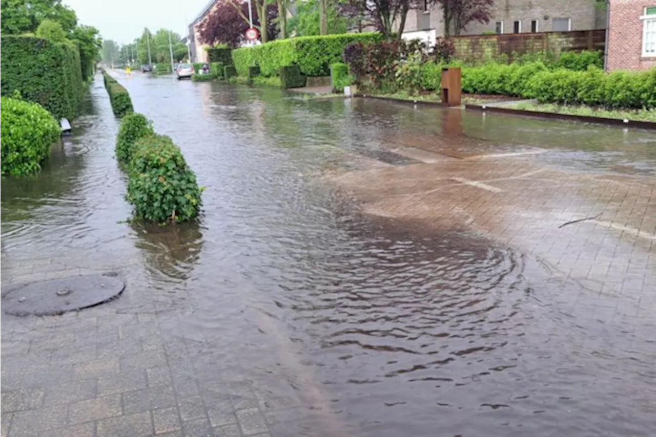 Wolkbreuk zet centrum van Hoogstraten onder water