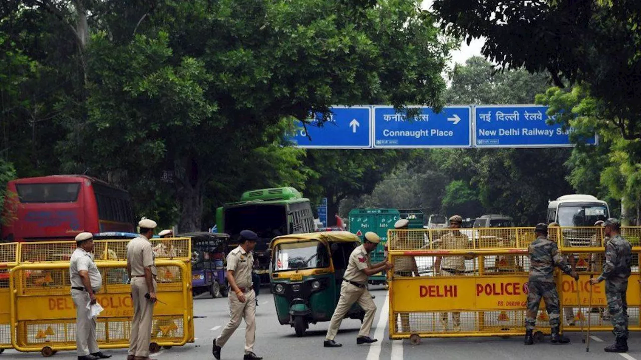 Delhi Traffic Advisory: AAP Protest को लेकर इन रास्तों को किया जा सकता है बंद, पुलिस ने जारी की एडवाइजरी