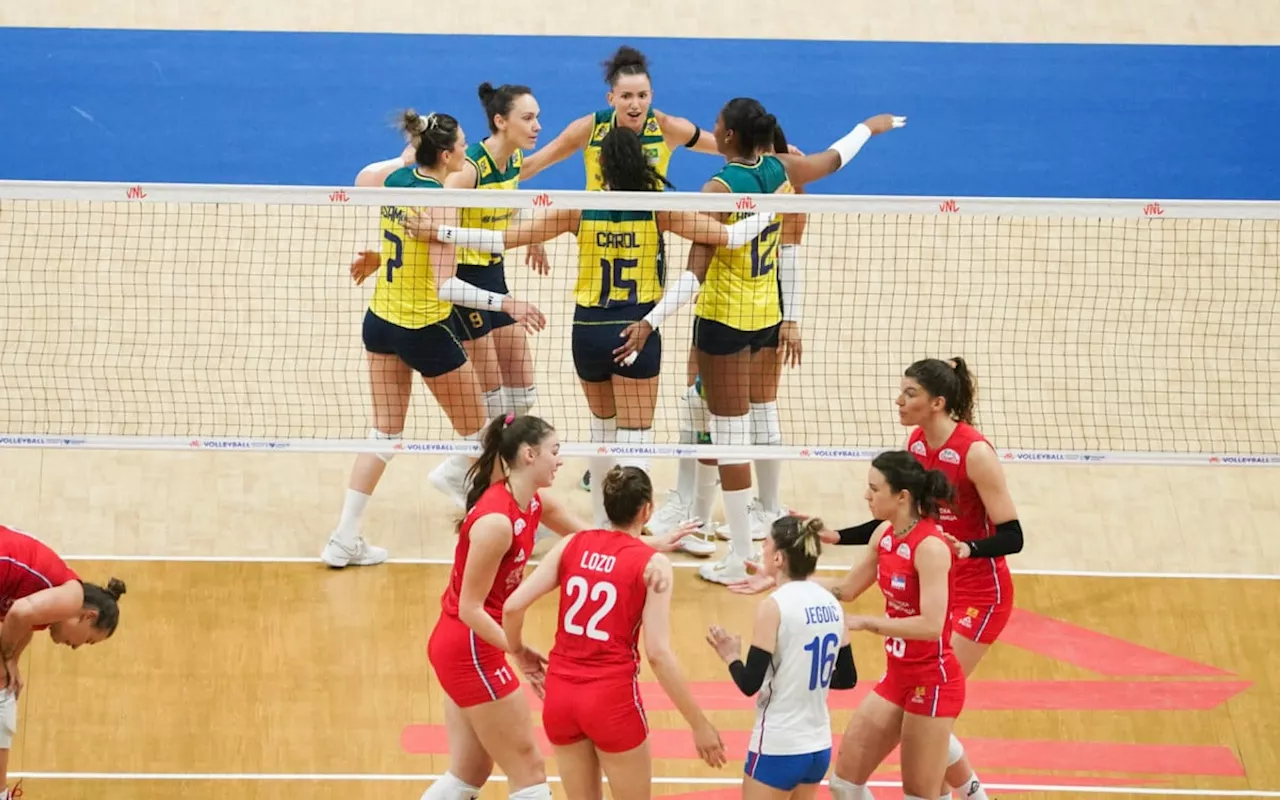 Brasil vence Sérvia e mantém liderança na Liga das Nações de Vôlei