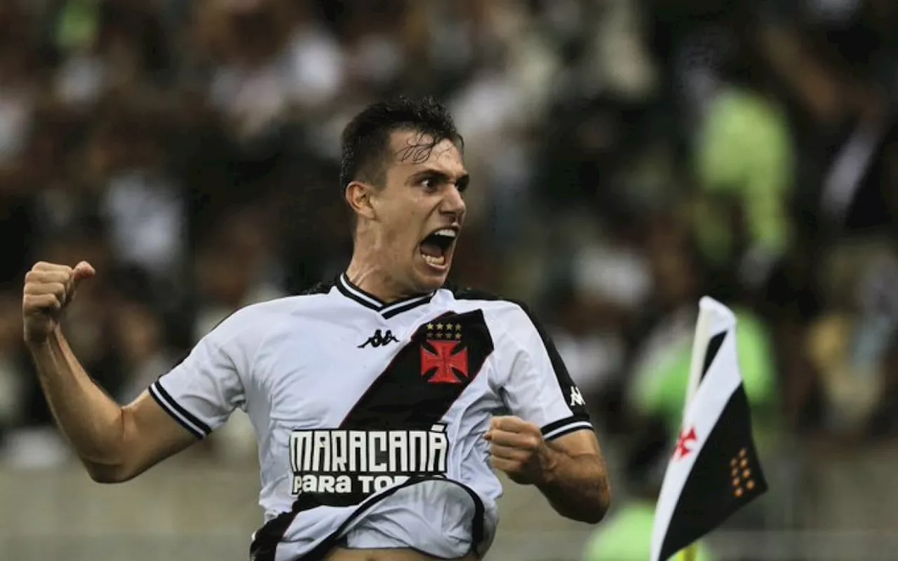 Lucas Piton, do Vasco, é o lateral do Brasileirão com mais passes decisivos em 2024