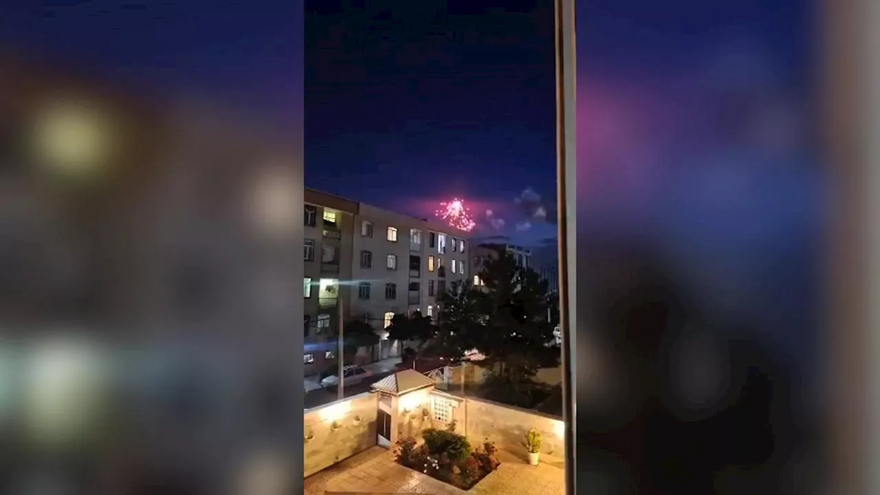 Iran, in alcune regioni si festeggia la notizia dell'incidente di Raisi con fuochi d'artificio