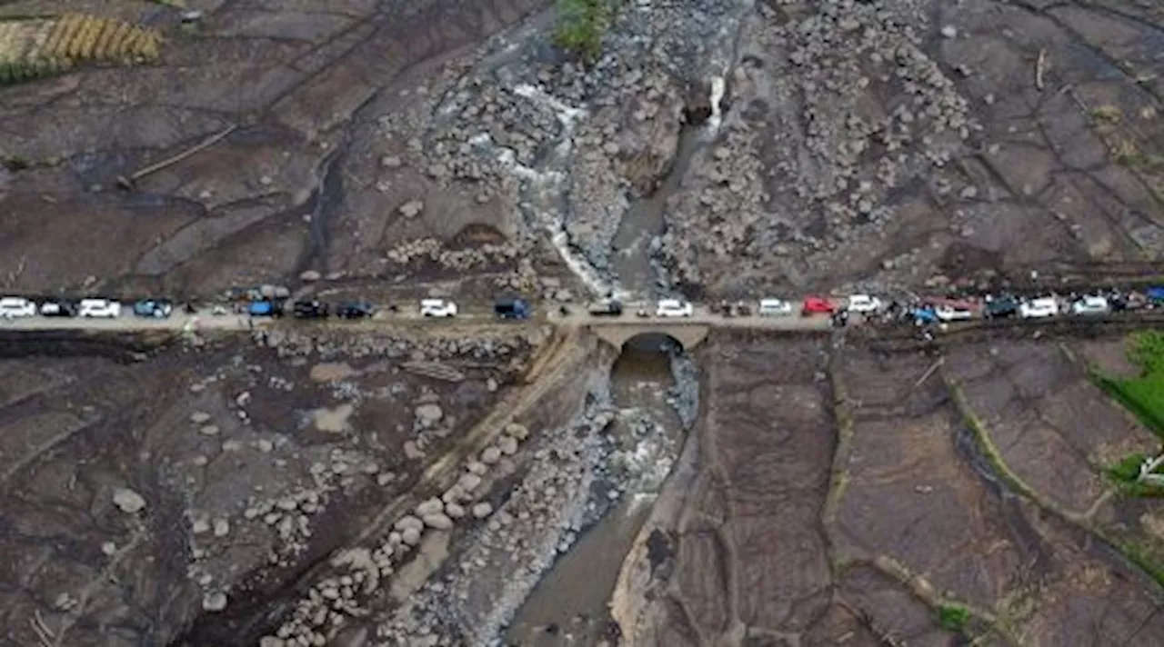 BNPB-PVMBG Pantau Sedimen di Alur Lahar dan Hulu Sungai Kawasan Gunung Marapi