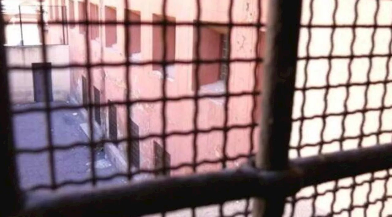 Rivolta in carcere a Benevento, 'due agenti feriti' | Intervenuti gli agenti antisommossa