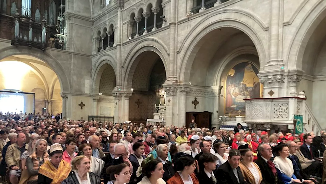 La cathédrale Saint-Castor comble pour la traditionnelle messe provençale