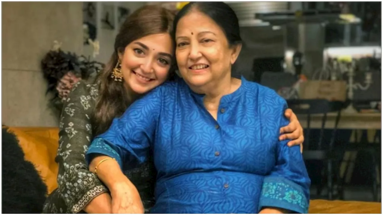 Monali Thakur Mother Death: हॉस्पिटल में आखिरी सांस ले रही थीं मां, स्टेज पर परफॉर्म कर रही थीं मोनाली ठाकुर