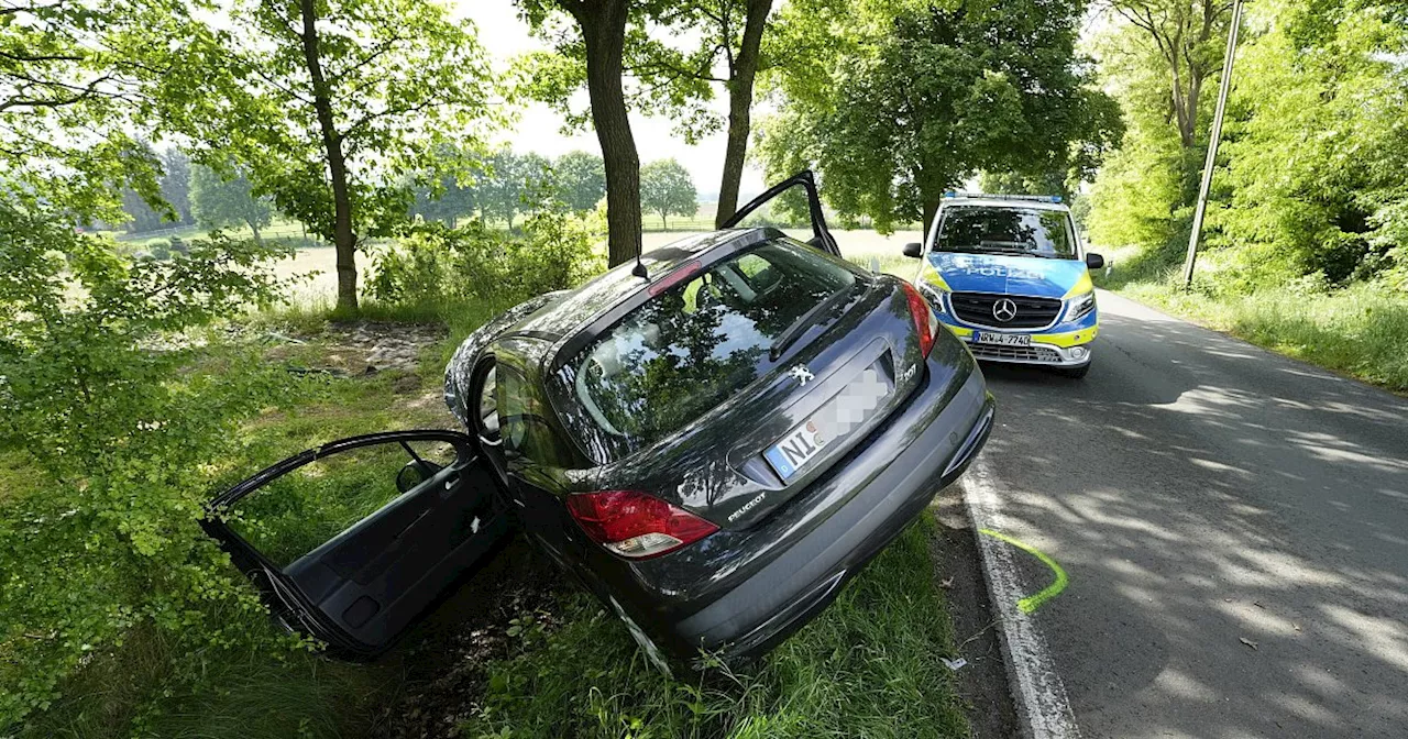 Fahrerin abgelenkt: Vier Verletzte bei Unfall in Rödinghausen, darunter zwei Kinder