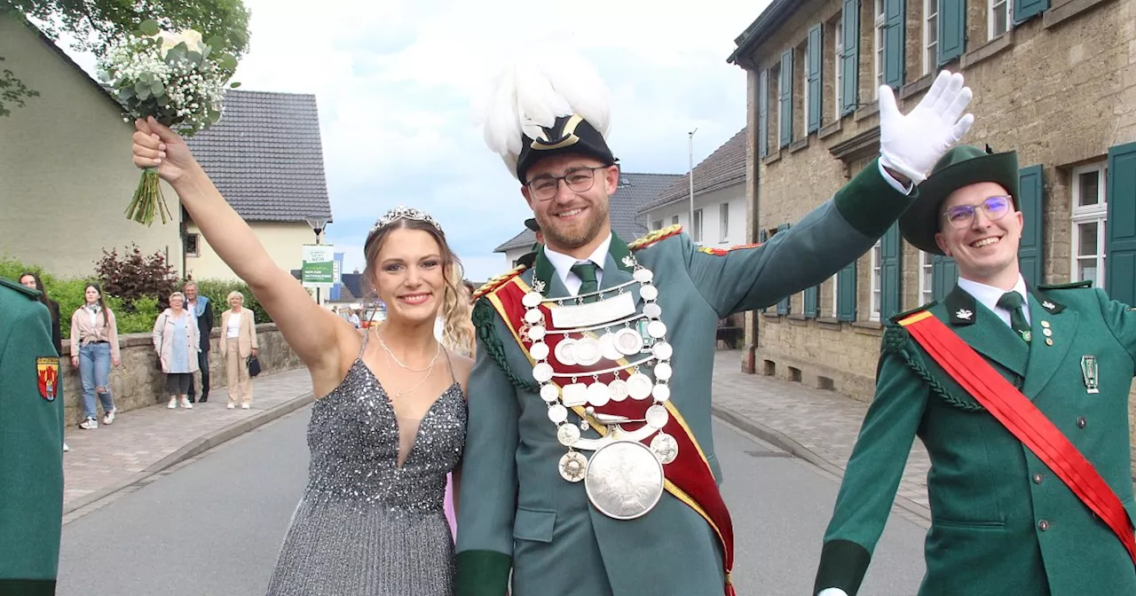 Junge Majestäten bezaubern in Dringenberg