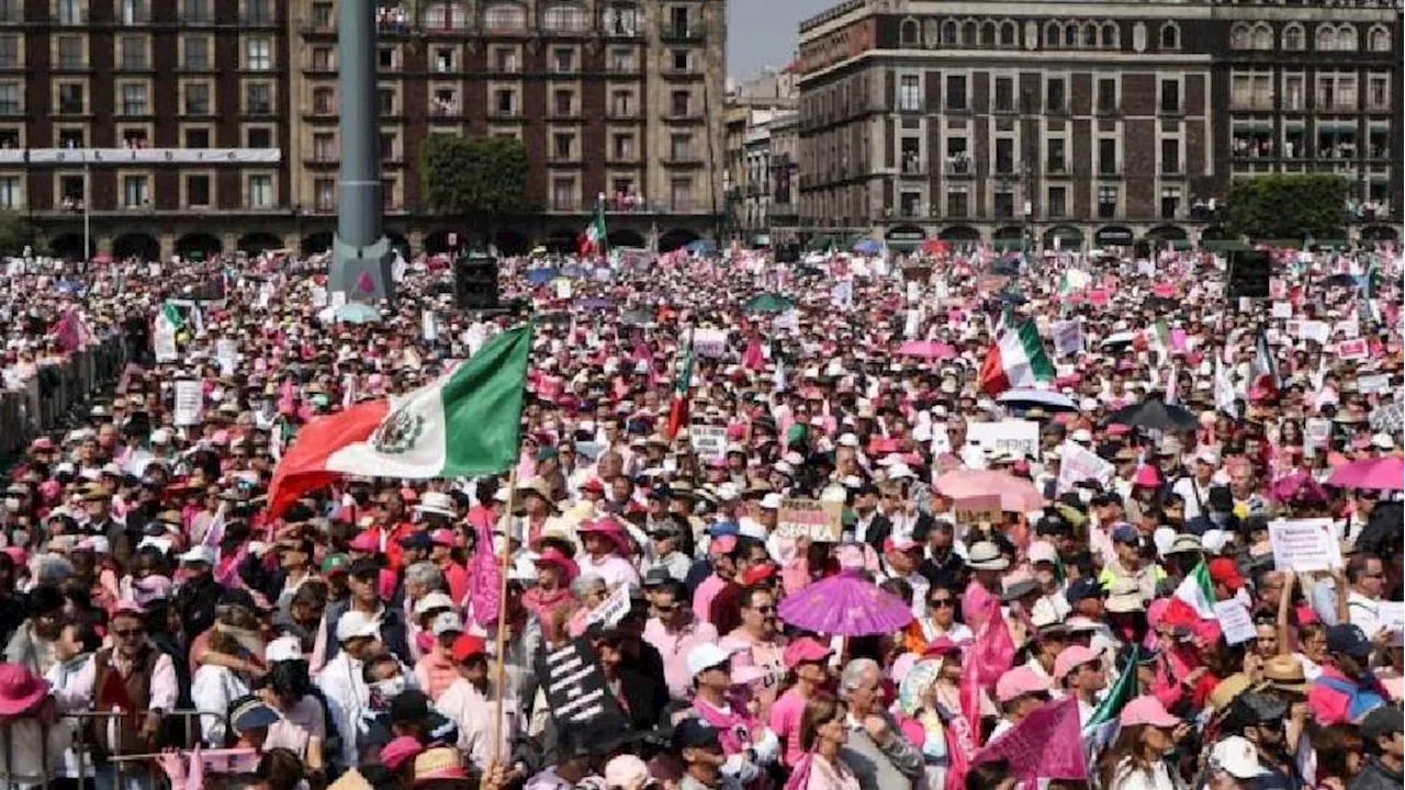 "Marea Rosa" reunió 95 mil personas en el Zócalo de la CDMX, aseguró el Gobierno