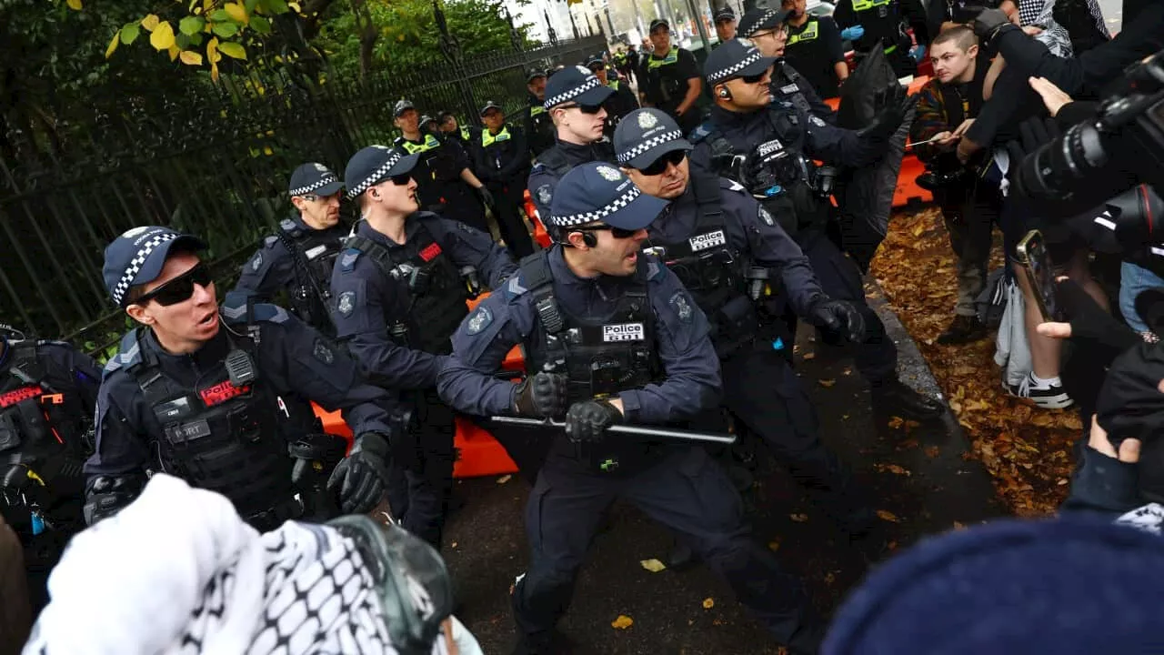 Six people arrested amid stand-off between pro-Palestinian and pro-Israel rallies in Melbourne