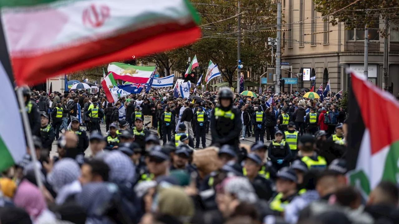 Melbourne ignites as rally against anti-Semitism clash with anti-Israel demonstrators