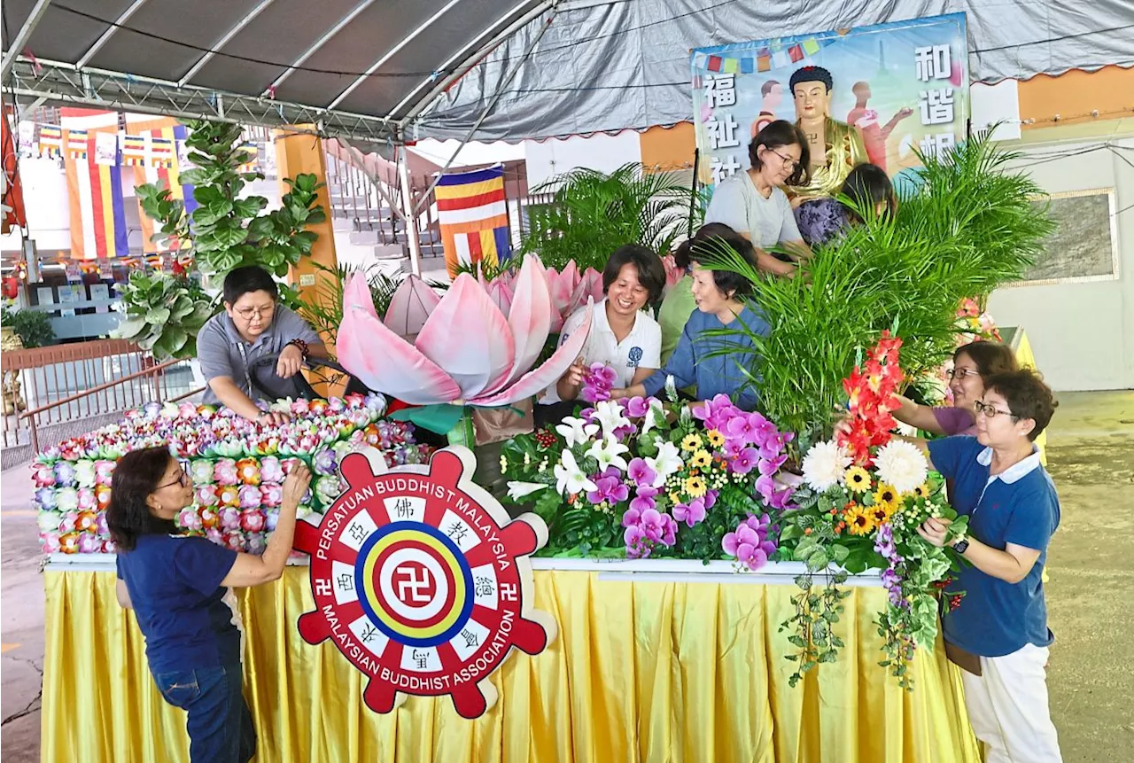 Fresh blooms for Wesak