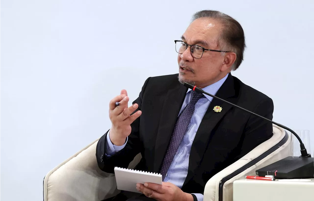 Intensify efforts to help small and medium companies expand overseas market, says Anwar