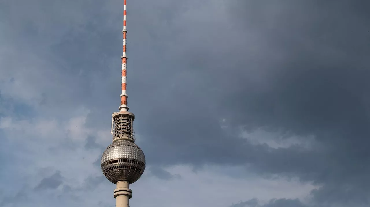 Fällt der Karneval der Kulturen ins Wasser?: Deutscher Wetterdienst spricht amtliche Gewitterwarnung für Berlin aus