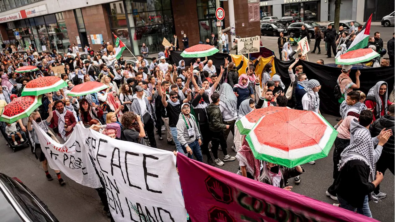 Verbotene Parolen, Angriffe auf Polizisten: 25 Strafanzeigen nach propalästinensischem Protestmarsch durch Berlin