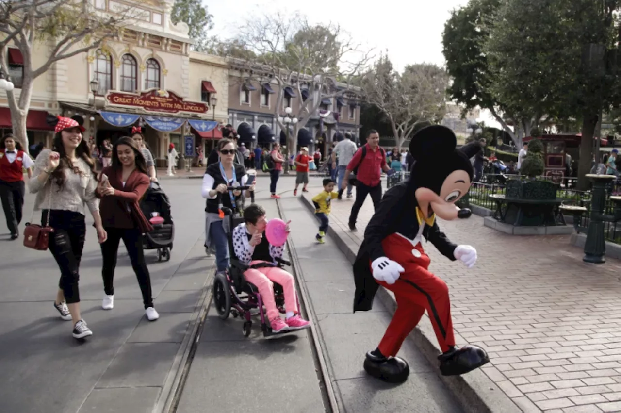 Disneyland performers in California to join union