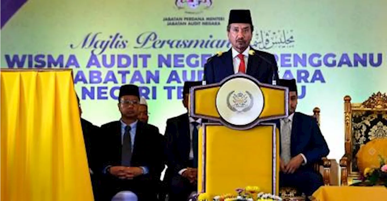 Sultan Mizan officiates Wisma Audit Terengganu