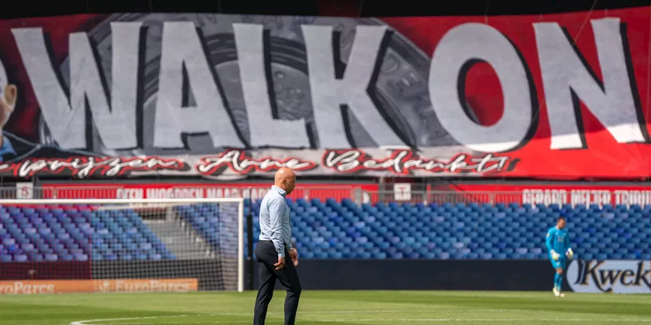 Afzwaaiende Slot spreekt Feyenoord-fans toe: 'Ik moet een aantal mensen bedanken'