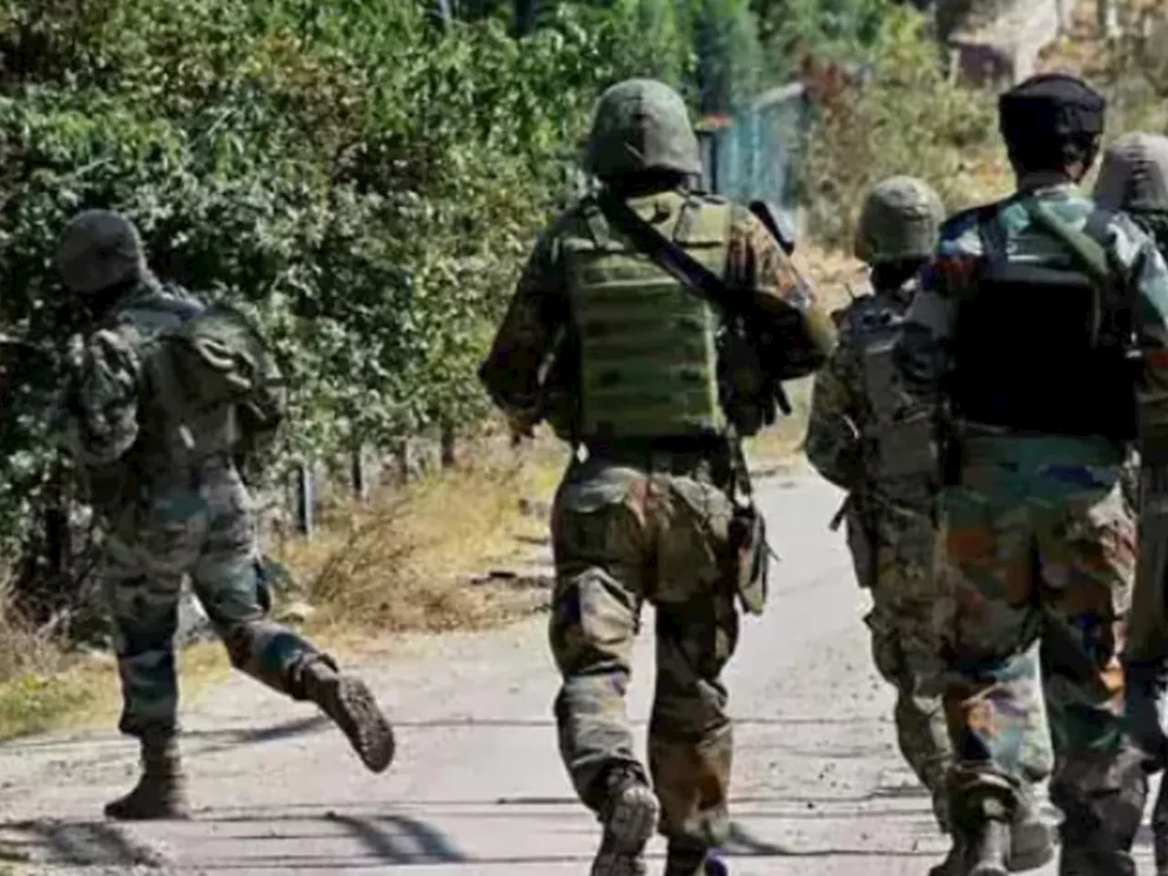 Kashmir Terror Attack : दहशतवाद्यांच्या दुहेरी हल्ला हादरलं कश्मीर, भाजपच्या माजी सरपंचाची हत्या