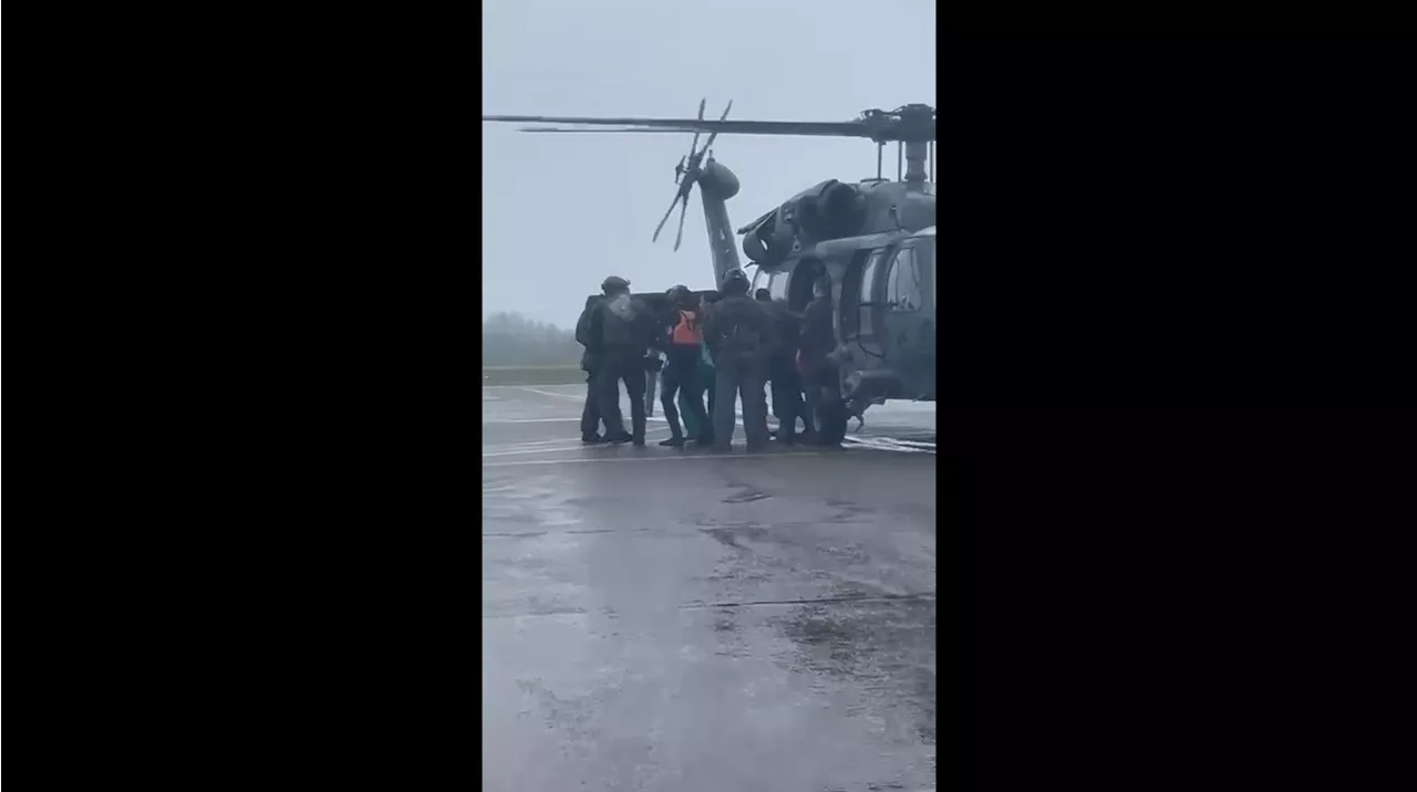 Vídeo: FAB usa helicóptero para resgatar criança que estava em hospital ilhado no RS