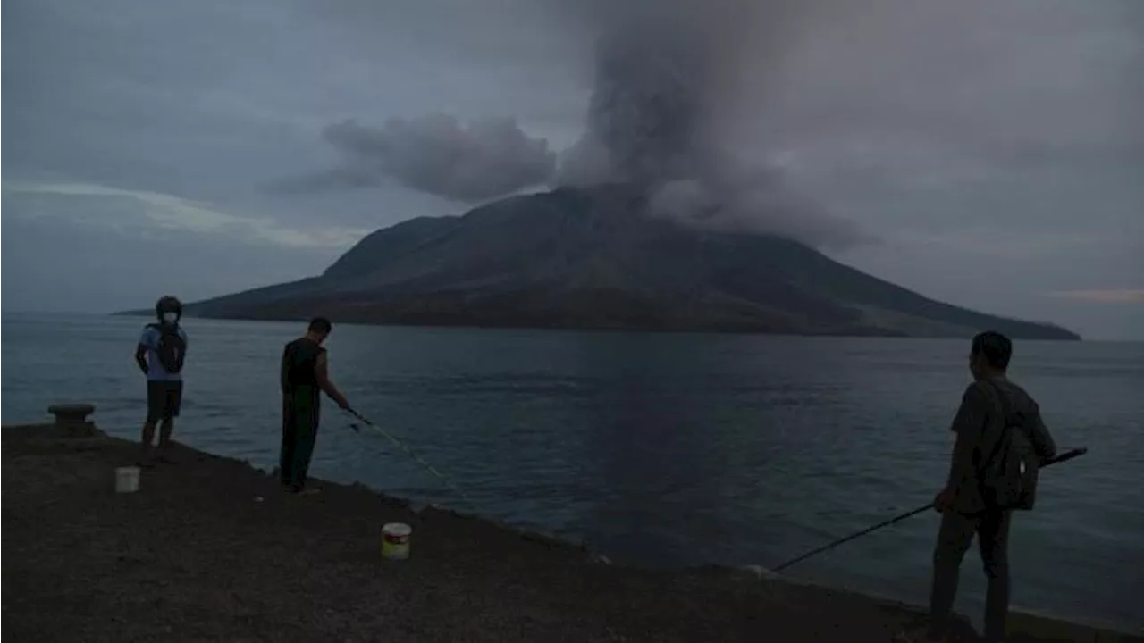 Gunung Ruang Status Awas, 12 Ribu Warga Radius 7 Km Harus Direlokasi