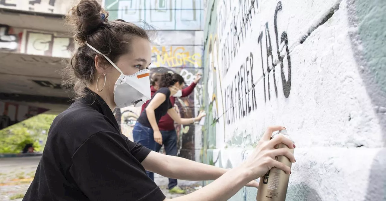 Schilling kämpft auf Plakaten mit „Herzblut“ gegen rechte Hetzer