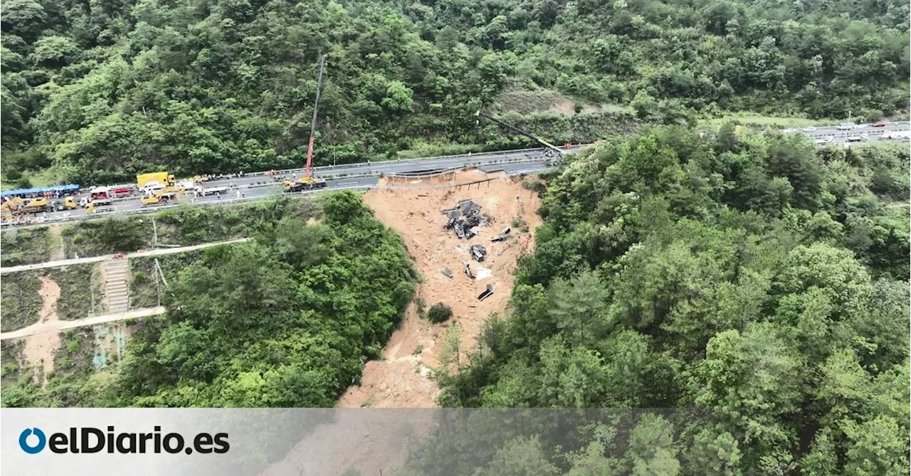 Medio centenar de fallecidos tras el hundimiento de una carretera en el sur de China