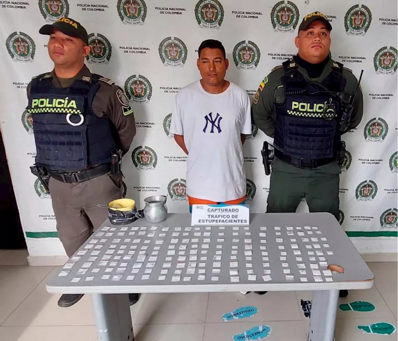 Video: Capturan a hombre que vendía droga a plena luz del día en Arjona