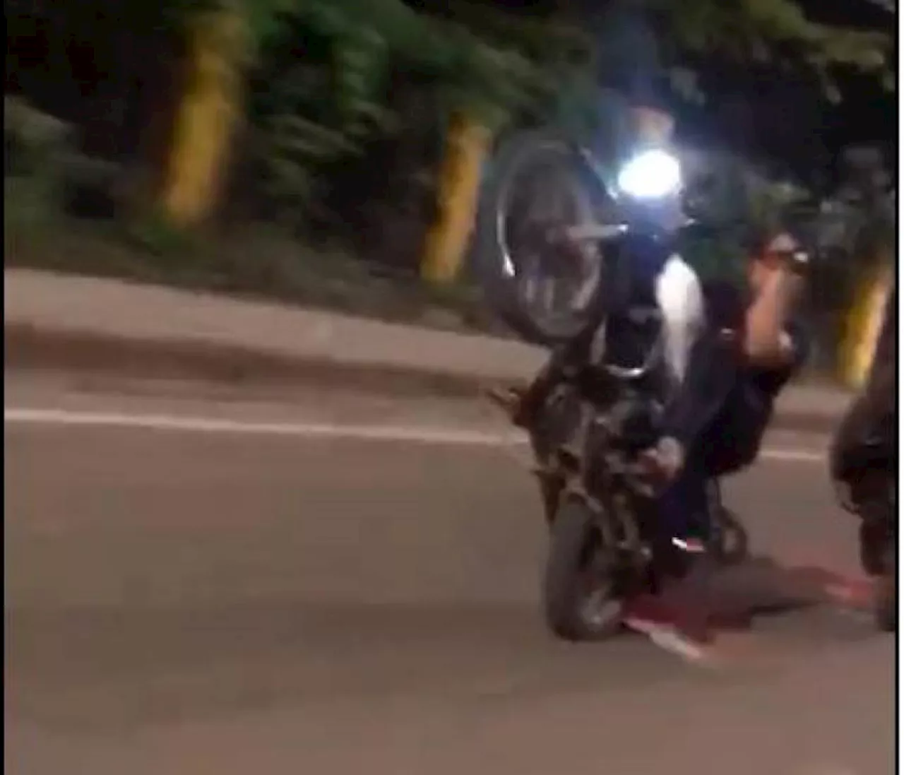 Video: por hacer piruetas en motos ocurrió un terrible accidente en Turbaco