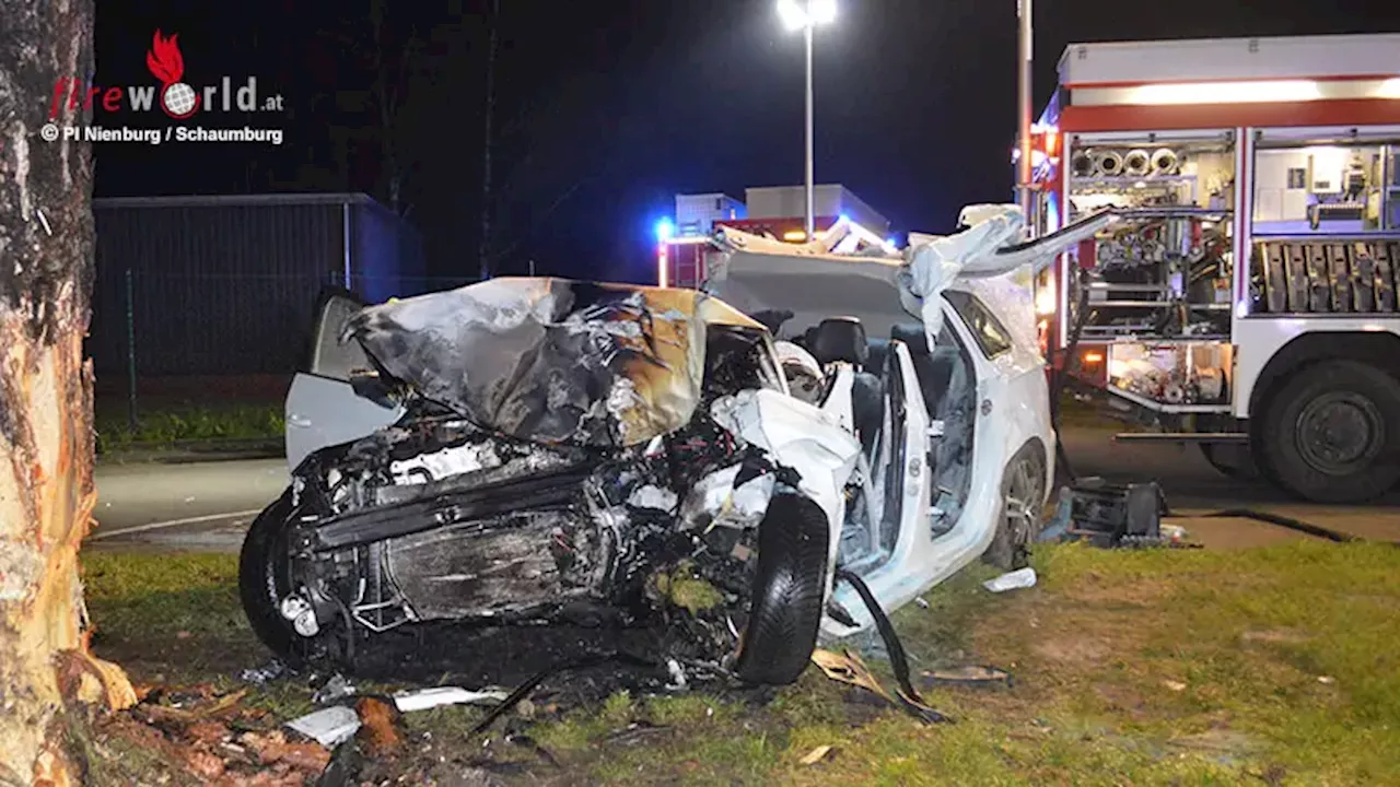 D: Pkw kracht in Bückeburg gegen Baum → Ersthelfer können Mann (52) nicht aus in Brand geratenen Auto retten