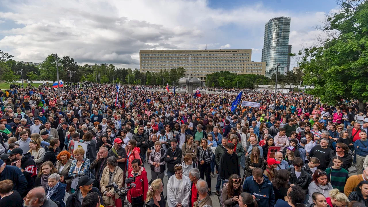 Thousands rally in Slovakia to protest a controversial overhaul of public broadcasting