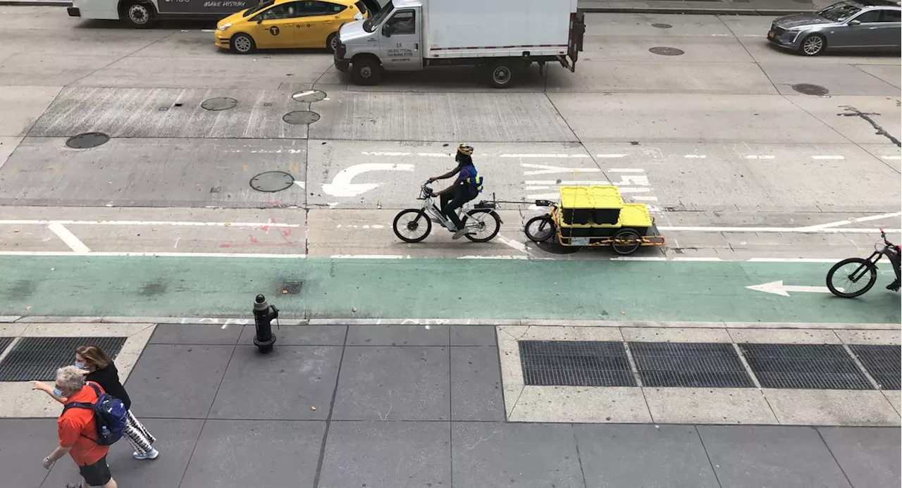 Manhattan officials call on DOT to close Sixth Avenue bike lane gap