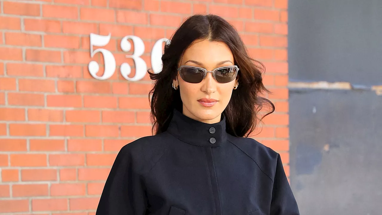 Bella Hadid renversante en nuisette transparente dans les rues de New York