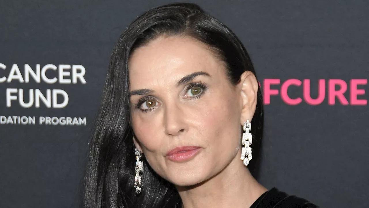 Demi Moore, 61 ans, s’éclate en famille et dévoile son corps de bombe en bikini