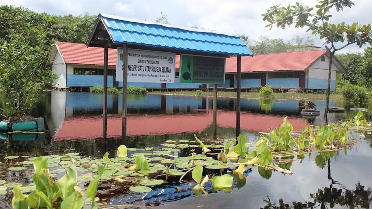 Di Kalimantan Tengah, Kuliah Mahal dan Gaji Guru Rendah