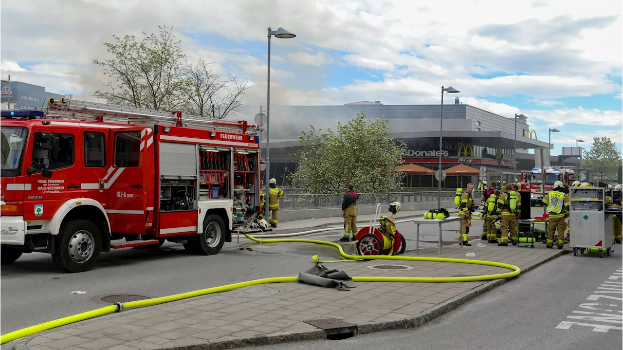 Alarmstufe 4! Großeinsatz bei Airport Center in Wals