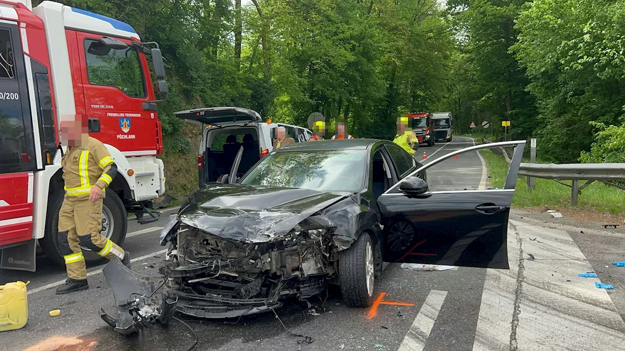 Kollision mit Schulbus – Fahrerin schwer verletzt