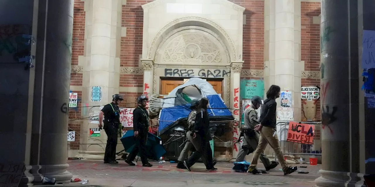 La polizia ha sgomberato i manifestanti dal campus dell’Università della California di Los Angeles