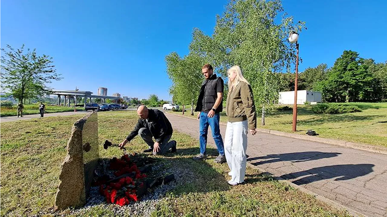 В Донецке возложили цветы в память о жертвах трагедии в Доме профсоюзов в Одессе